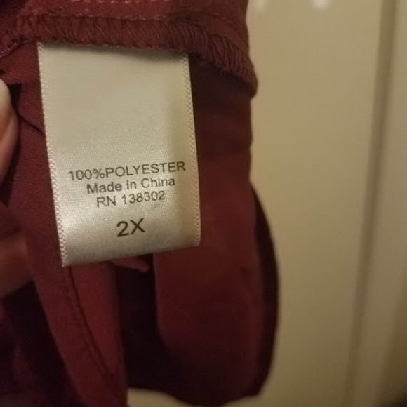 🌹NWT 2X Geometric Neckline Wine Top - Picture 3 of 5